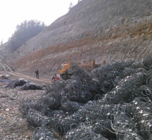 国标边坡防护网和非标边坡防护网的区别