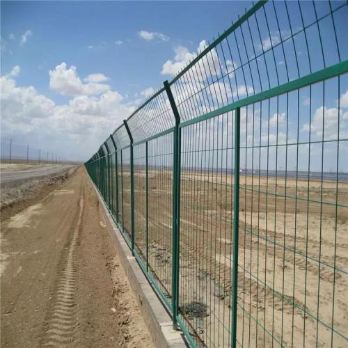 河流沿河堤隔离网安装方法