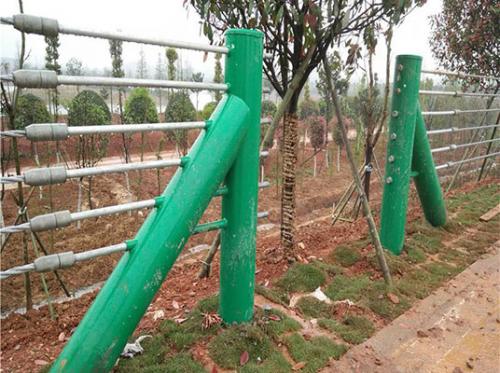 公路缆索护栏是一种柔性护栏