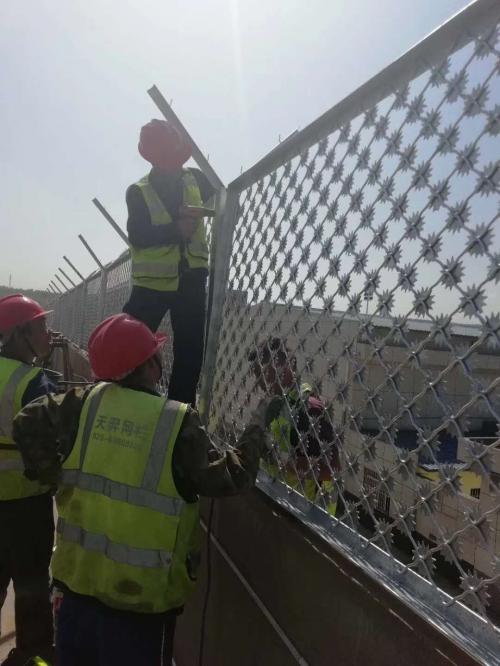 监狱梅花刺隔离网的安装标准和要求